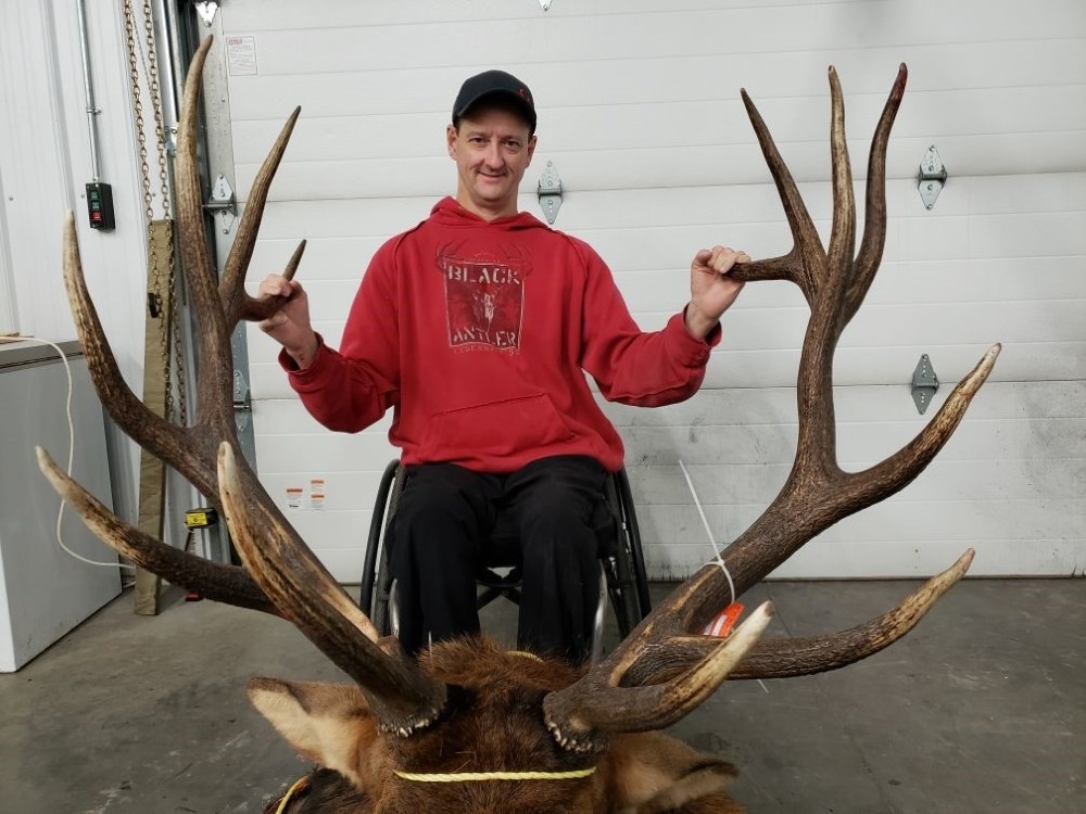 Woman bags marriage proposal shortly after killing big buck on hunting trip