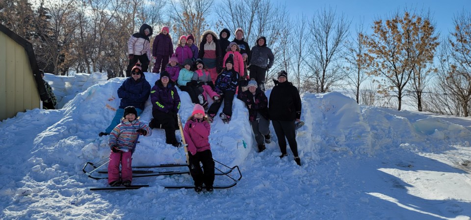 girl-guides-snow-fun