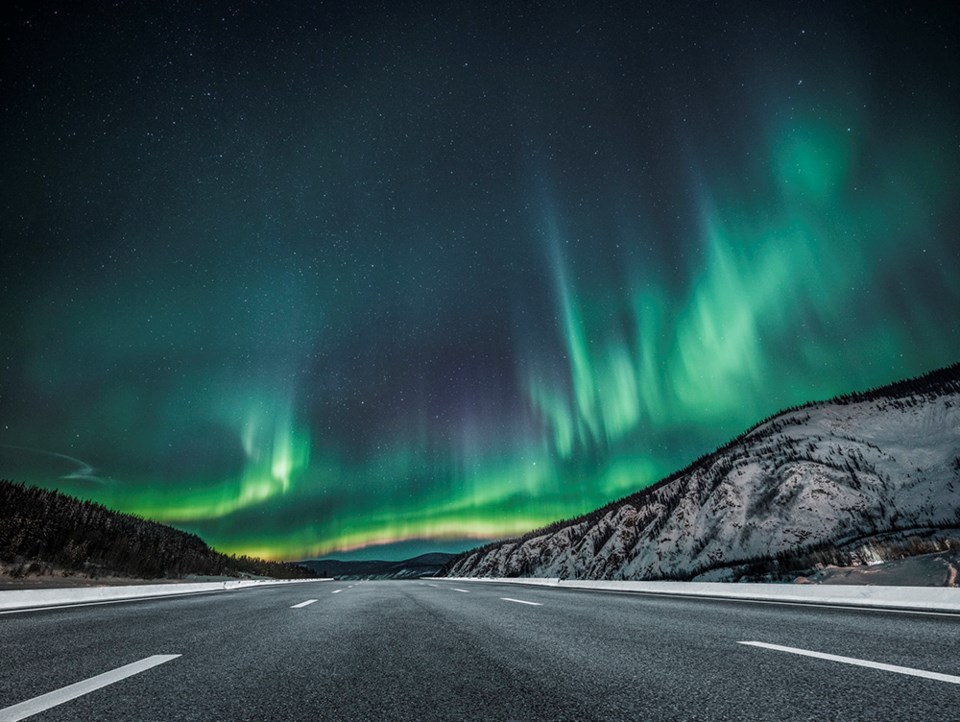 yukon aurora borealis northern lights highway