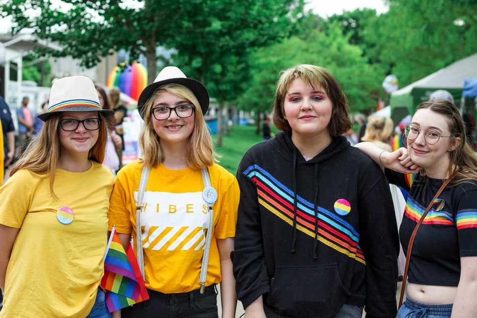 girls-at-festival