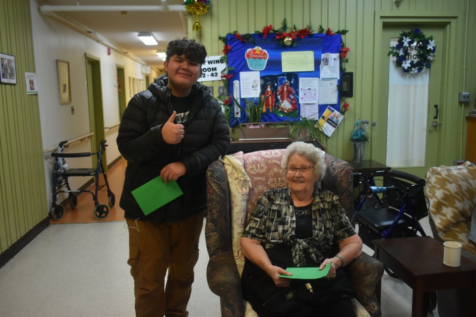 Kobe Stevenson chatted with Beverly Scobie while presenting her with a Christmas Card.