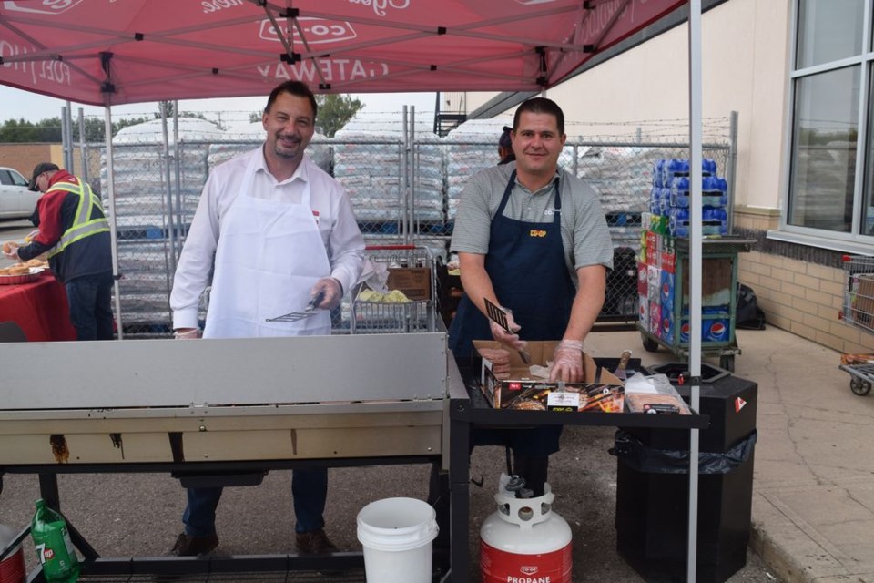 Burgers
Jason Babiuk, left (Food Manager) and Brad Chambers (General Manager) were hard at work barbecuing burgers at the Gateway Co-op customer appreciation barbecue on September 10. “This event says a large thank you to our valued and appreciated customers for their support through 2021,” said Babiuk. “We are grateful to have such a loyal membership in all of the surrounding communities and by that, we feel it’s important and relevant to show how much we care through events such as these.”
