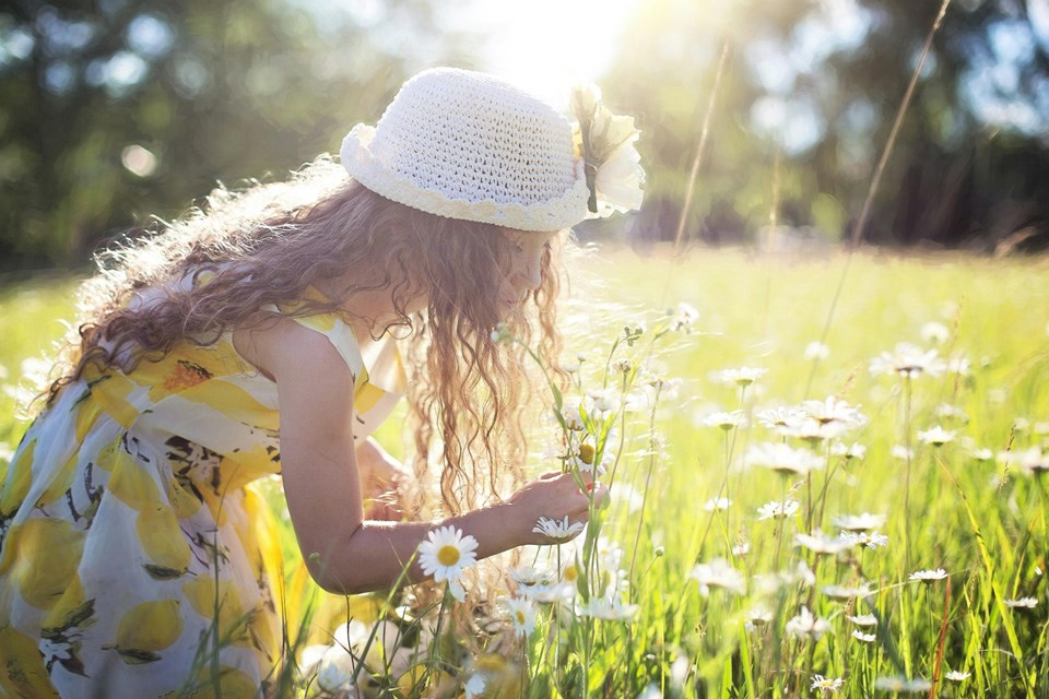 girl-in-flowers