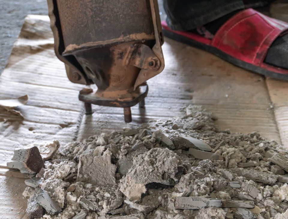 catalytic converter metals inside