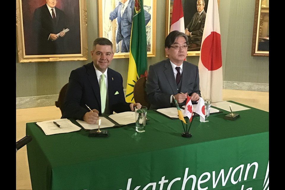 Minister of Trade and Export Development Jeremy Harrison and the CEO and President of JOIN, Tatsukiko Takesada, sign MOC at the Saskatchewan Gallery.