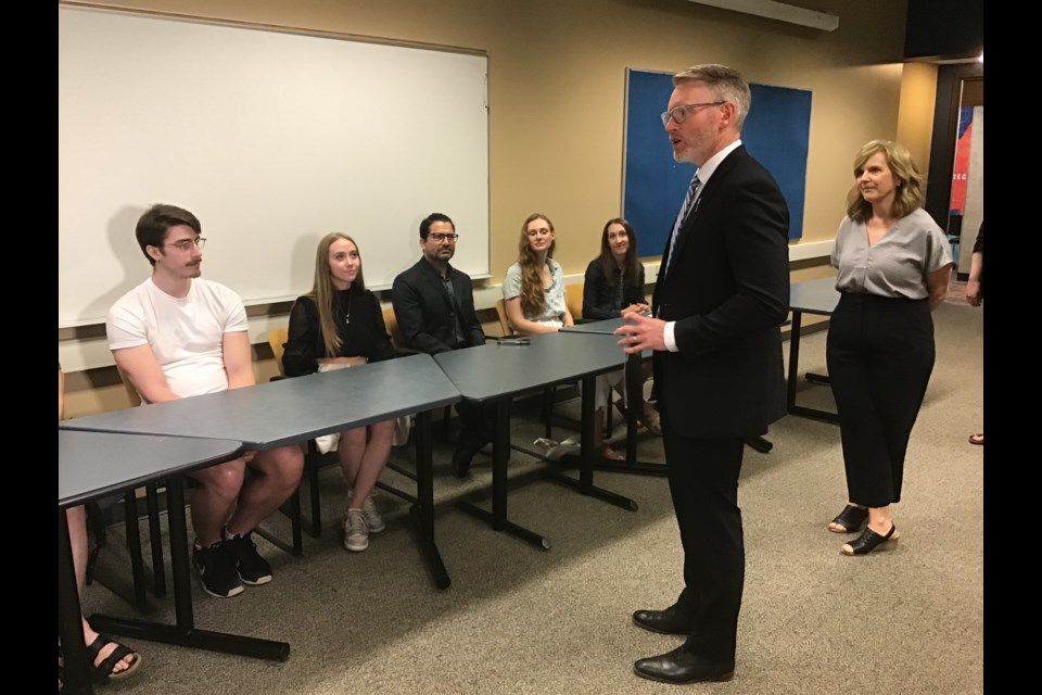 Minister Everett Hindley along with  Dr. Heather Hadjistavropoulos, with those involved in delivering the Online Therapy Unit program to the province.