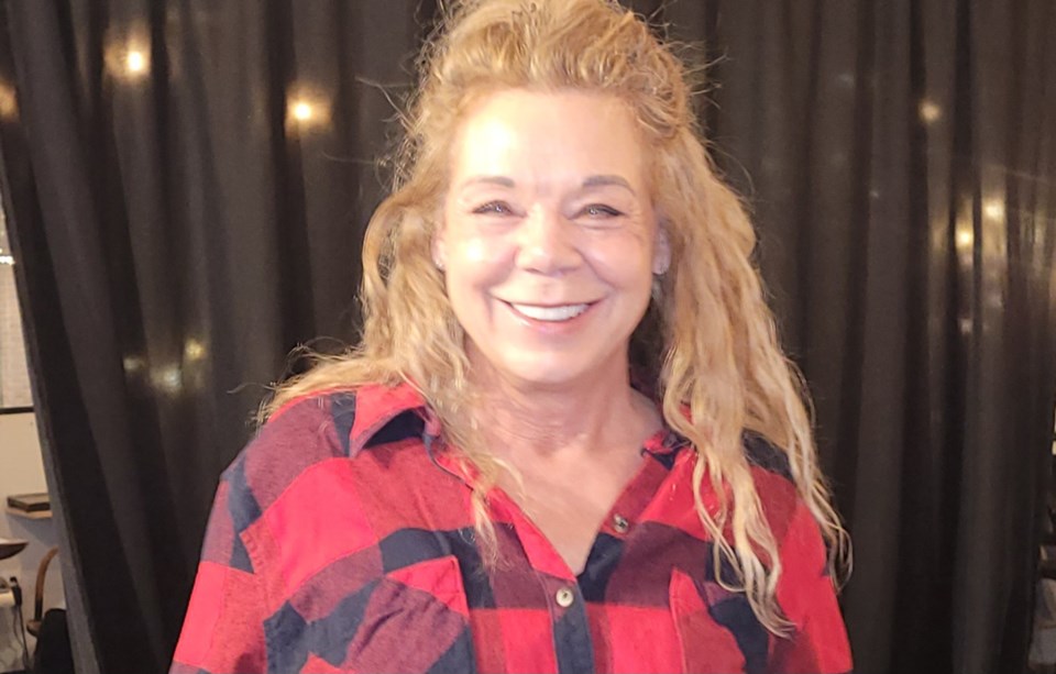 lucy-davis-carlyle-observer