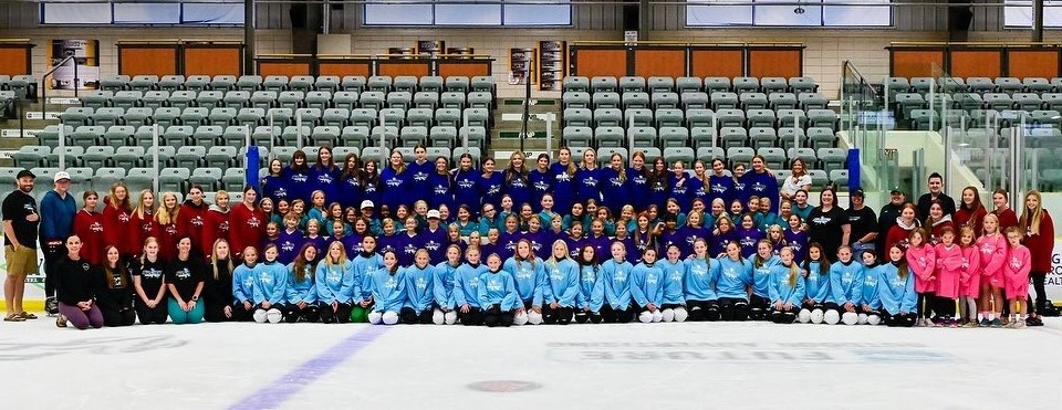 all-girls-hockey-camp-group