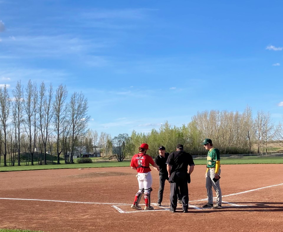 cardinals-handshake