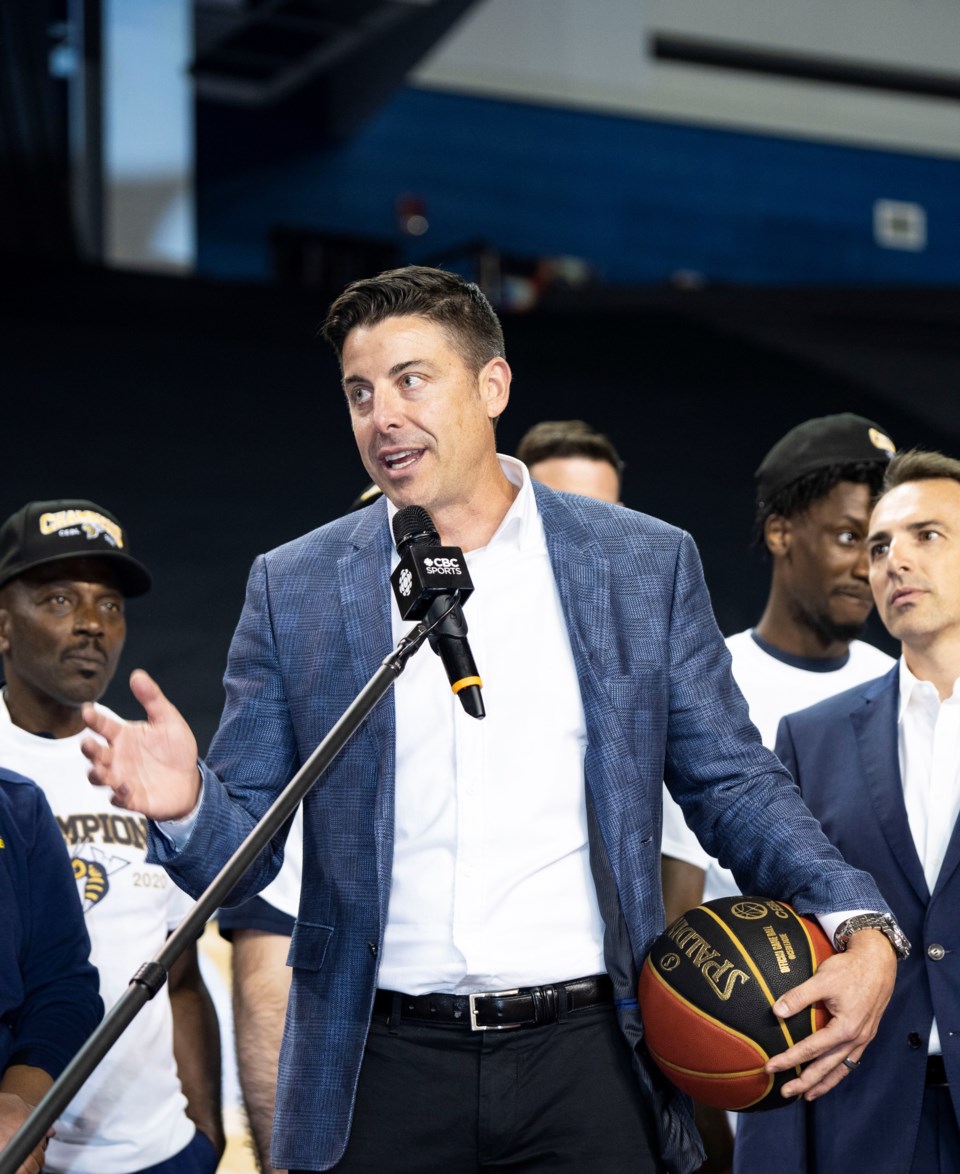 CEBL - Mike Morreale - Trophy Presentation (6)