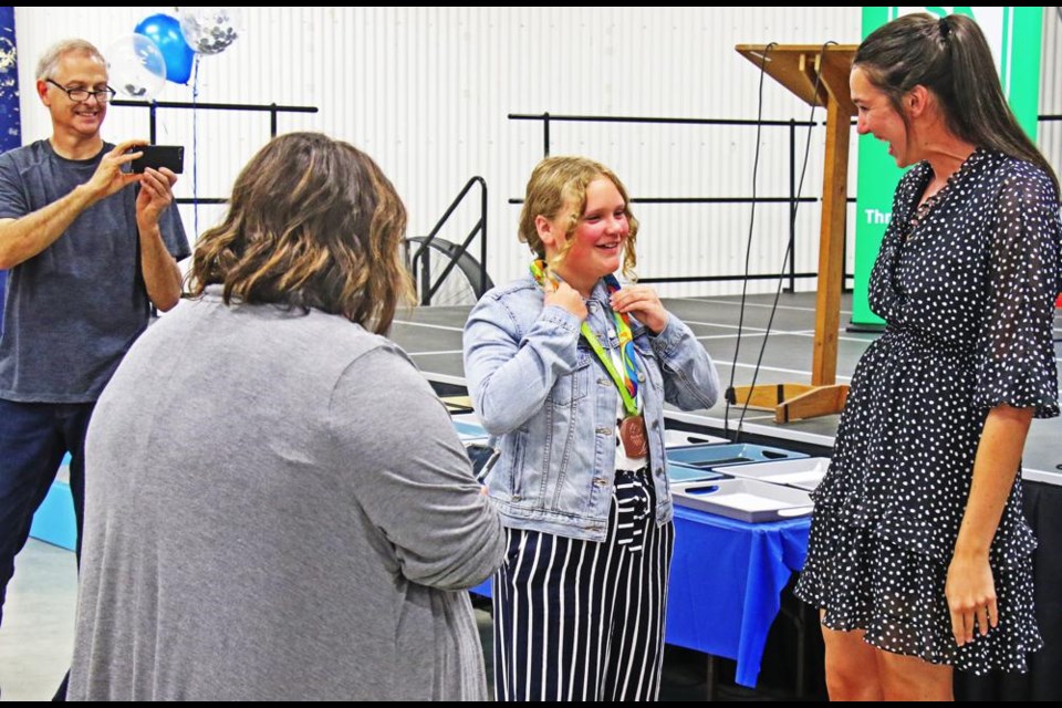 Olympic medalist Chantal van Landeghem had a visit with a participant in the provincial swimming championships, at the banquet held on Saturday at the Weyburn Curling Rink.