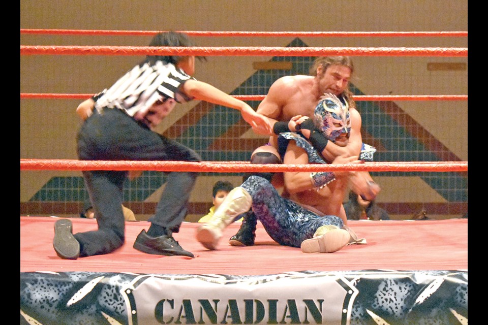 Going against Ultimo Dragon was Lion Warrior Bobby Sharpe. Sharpe got in a number of good slams and choke-locks, including this one, but ultimately lost to Ultimo Dragon on Nov. 20