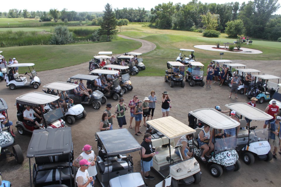 Golfers participated in a toast to Dustin Pratt before the start of the tournament. 