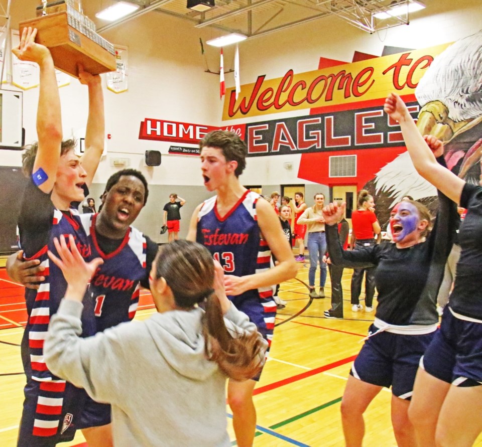 elecs-mcleod-series-trophy-celebration