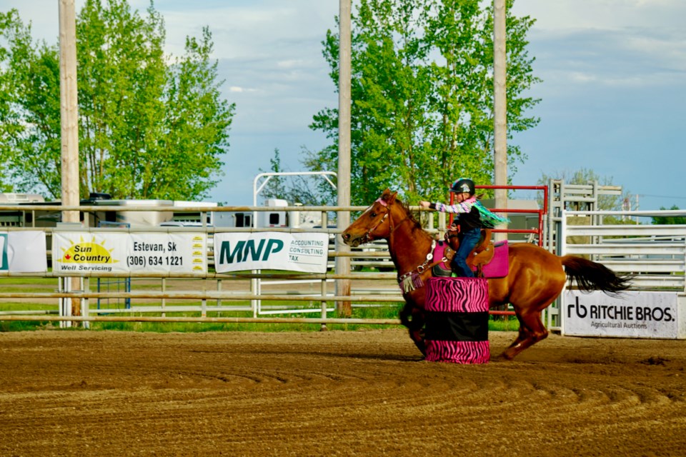 Madison Leonard, PeeWee Barrel racing                               