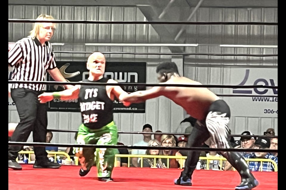 Short Sleeve Sampson faced Azrael (The Reaper) Row in the main event. 
