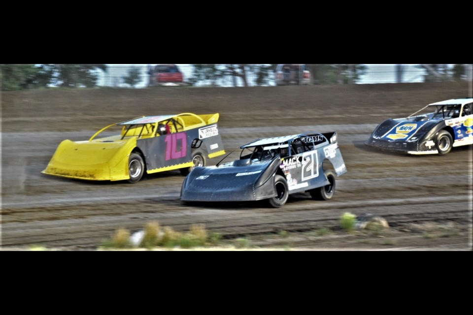 The Estevan Motor Speedway delivered entertainment to fans in six different classes on Friday night. 