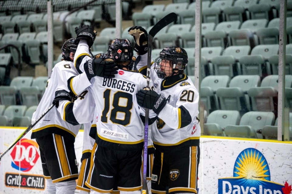 estevan-u18-aaa-bears-celebrate