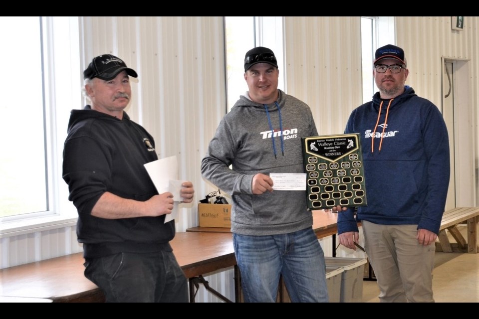 Michael Halirewich presents top prize to Shane Tratch and Brian Rakochy. 