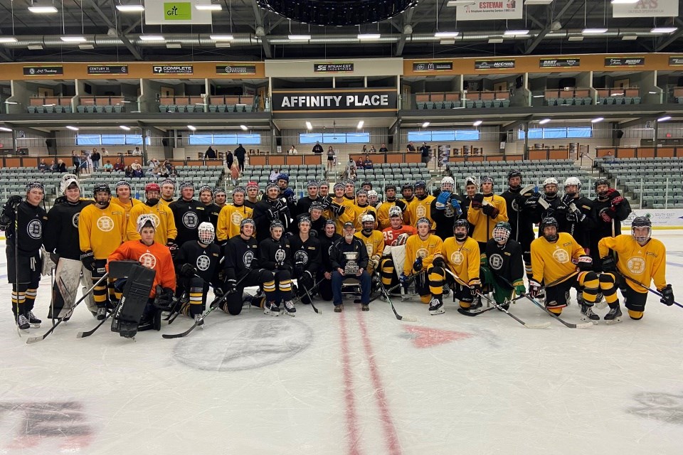 Team Black and Team Gold gather for a group photo.