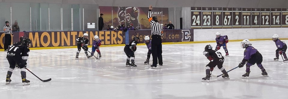 Minor hockey action 72