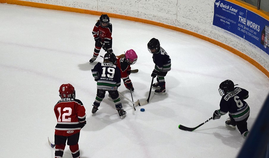 The U7 Canora Cobras (red jerseys) battled their way to an exciting 9-8 win over the Norquay North Stars at Canora Minor Hockey Day.