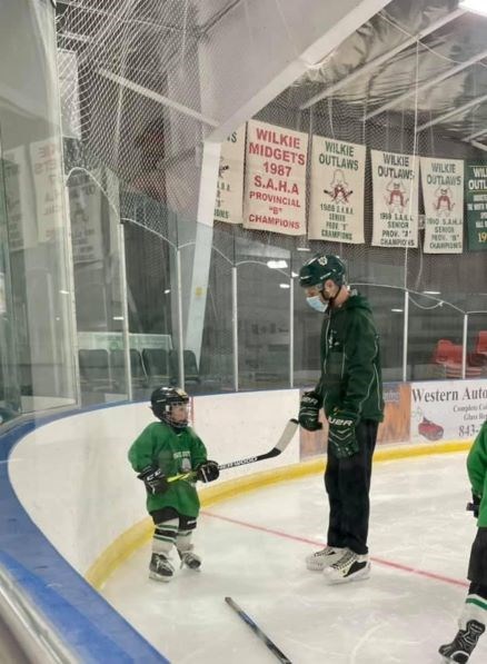 Aiden is getting pointers by Jared, Outlaw hockey goalie, at the Wilkie Outlaw Minor Hockey Camp held Oct. 16 and 17.
