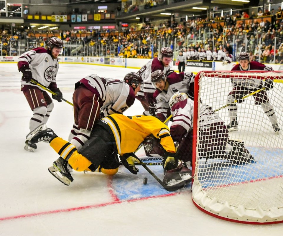 Estevan Bruins Flin Flon Bombers first period