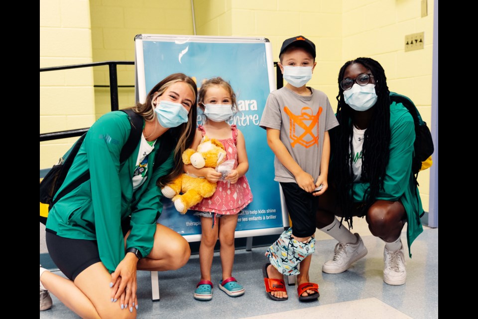 Athletes Olamide Olaloku and Erika Stockhorst from Athletics visited the Niagara Children’s Centre.