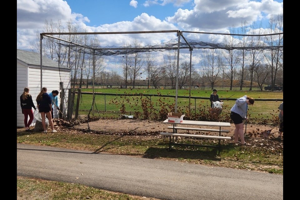 A clean-up day, May 6, at Unity Diamonds, generated a great turn out as the large contingent of volunteers prepared all areas of the diamonds for the upcoming season.