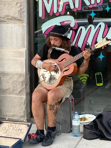 fringe busker