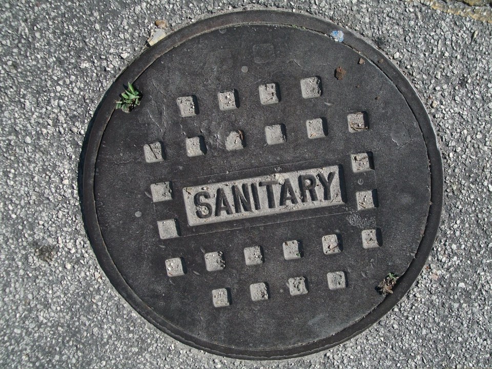 sanitary-sewer-cover-387222_1280