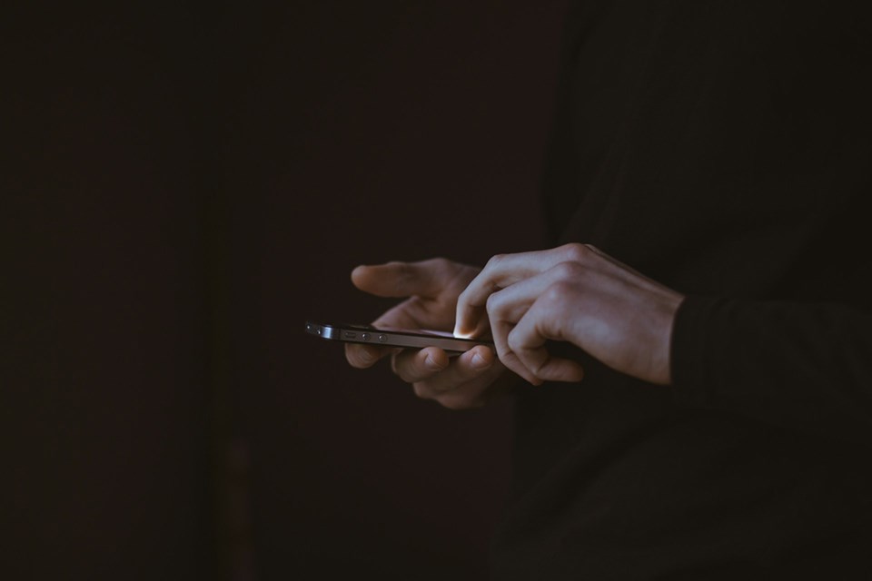 phone-unsplash