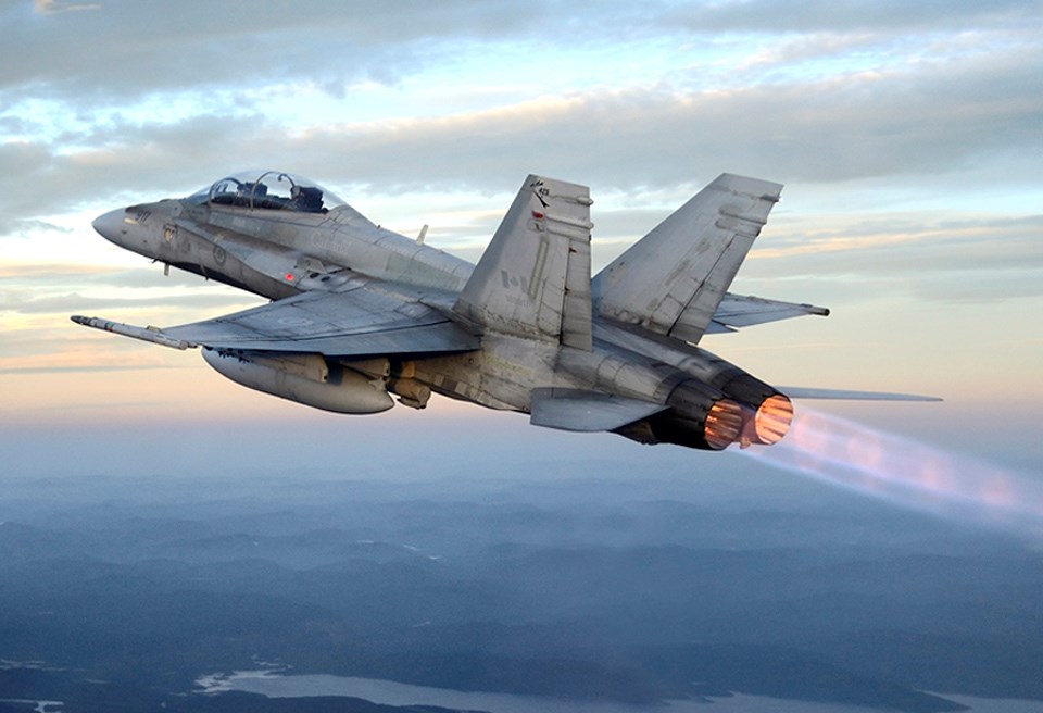 bn2012-0408-02_cf18-hornet