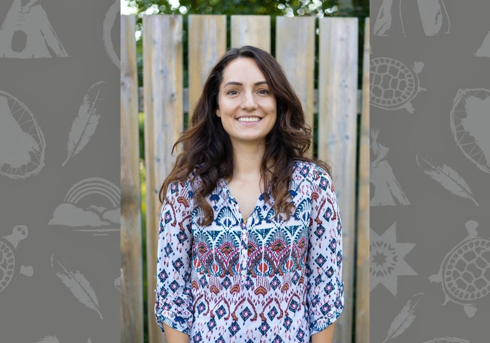 20250414-nursing-student-receives-scholarship