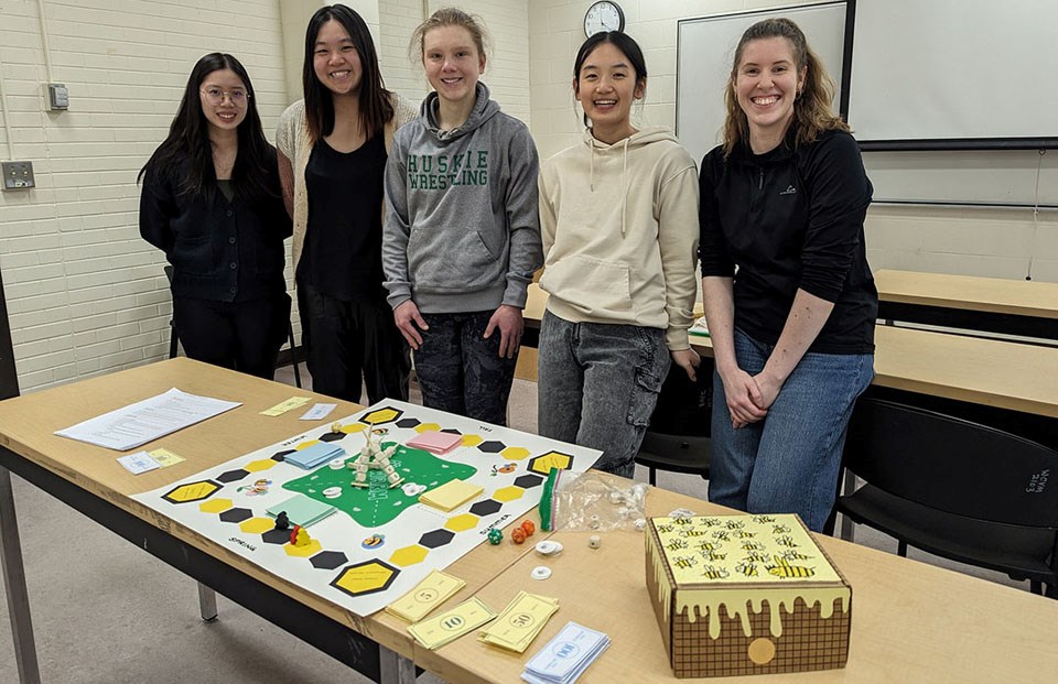 wcvm-honey-bee-game-2