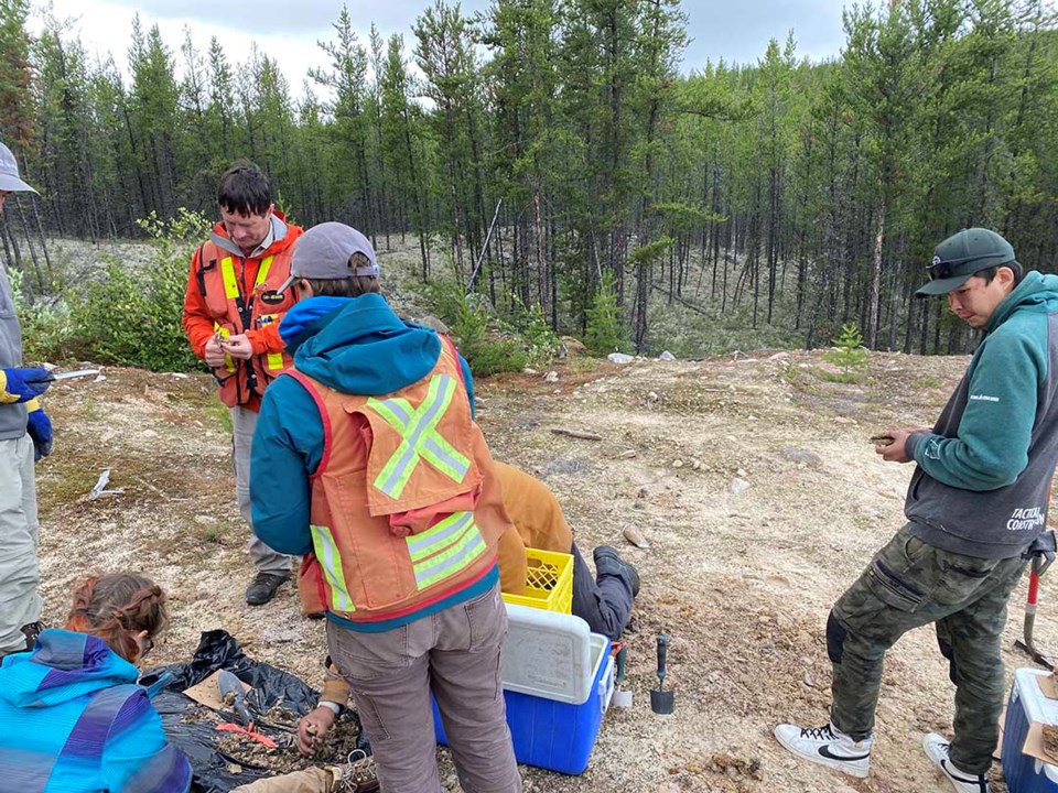 dert-project-members-handling-samples-at-project-site