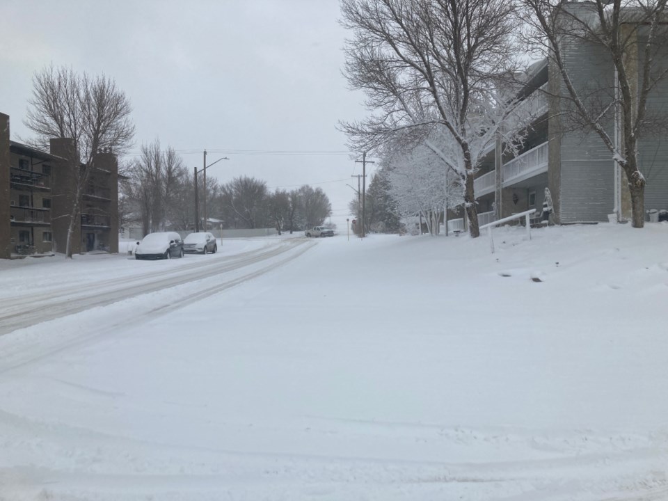 estevan-snowstorm-april-19-2023