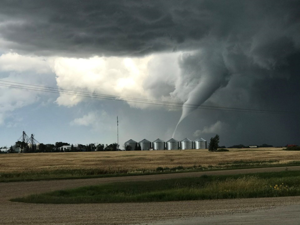 keith-hanson-estevan-tornado