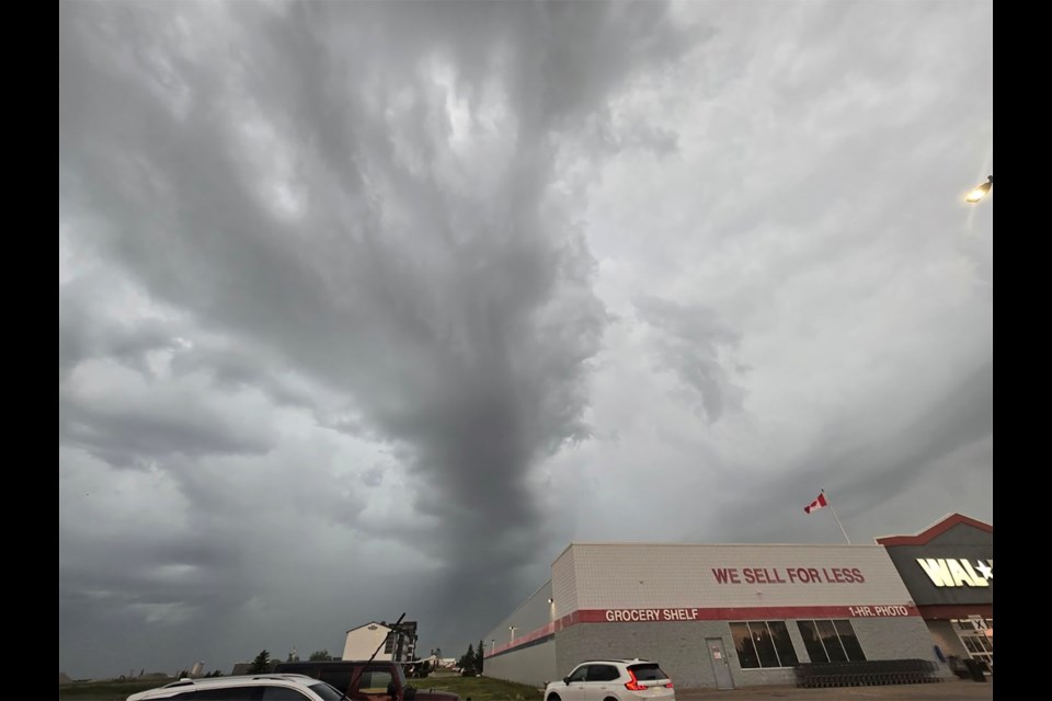 The tornado warning for southern Saskatchewan has been cancelled.