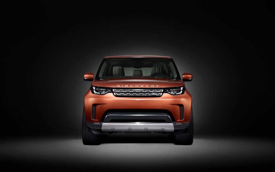 263321_premier_regard_sur_le_land_rover_discovery_2017