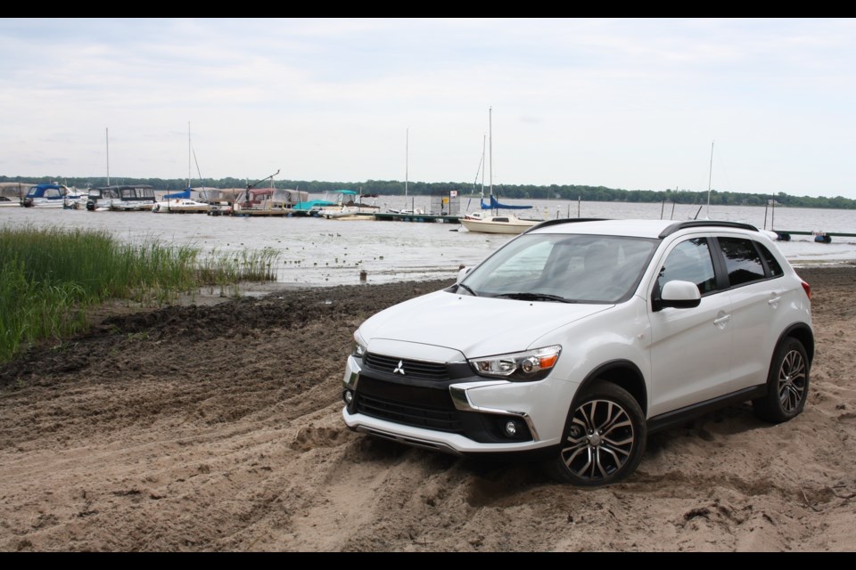 2016 Mitsubishi RVR SE Limited Edition AWC Credit Michel Deslauriers