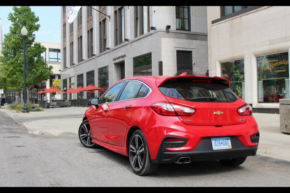 2017 Chevrolet Cruze Premier Hatch Credit Michel Deslauriers