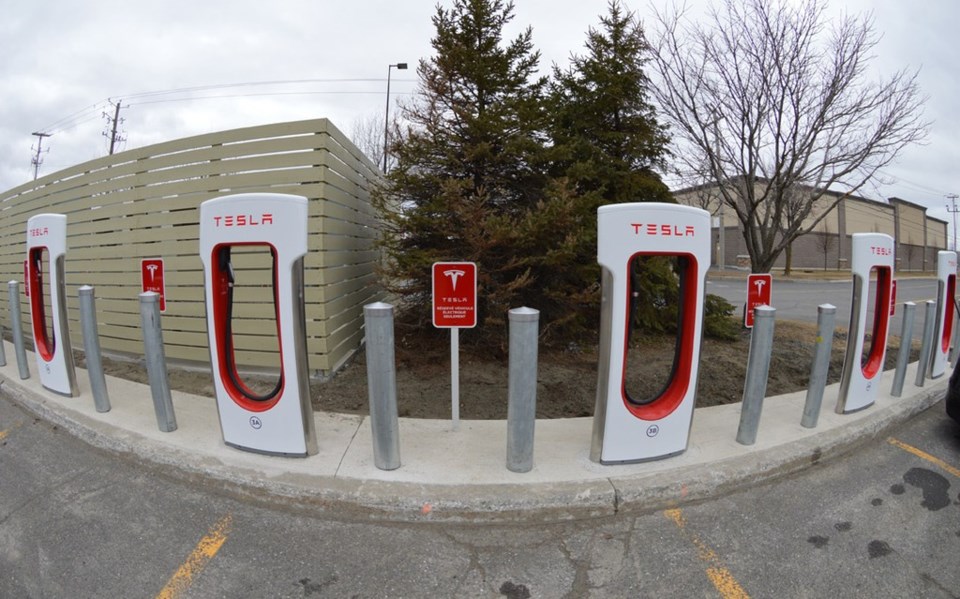 272639_plus_de_recharge_gratuite_pour_les_nouvelle_tesla