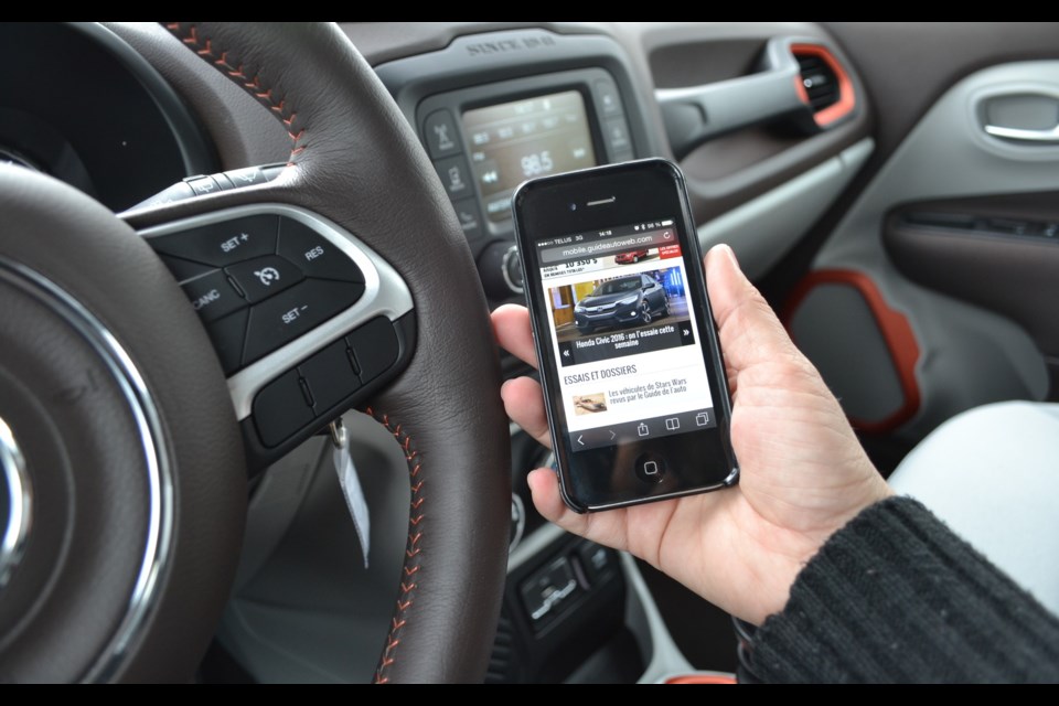 In every Canadian province and two out of three territories, it is fordibben by law to use a cell phone while driving. Offenders will receive a fine and demerit points on their driving record. Credit Marie-France Rock
