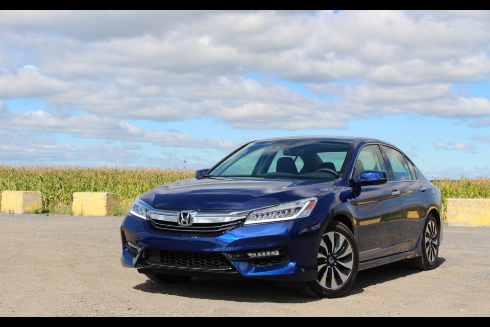 2017 Honda Accord Hybrid Credit Michel Deslauriers