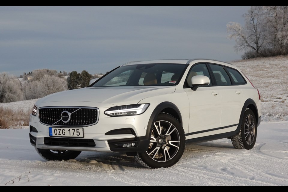 2017 Volvo V90 Cross Country Credit Marc Lachapelle