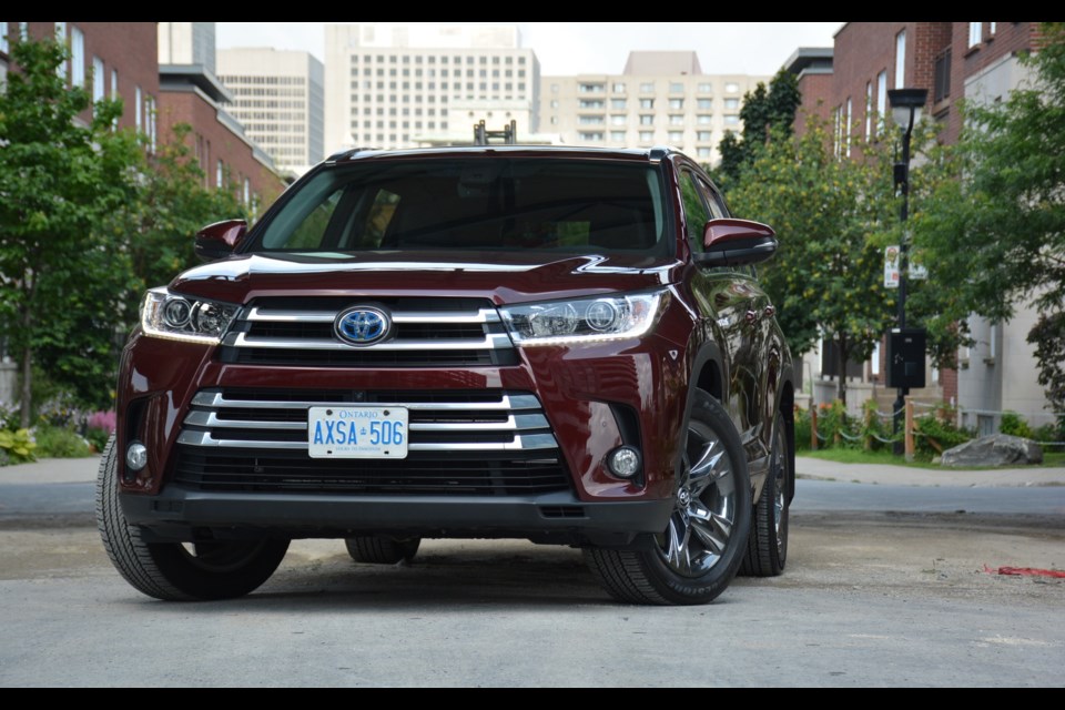 2017 Toyota Highlander Hybrid Credit David Miller