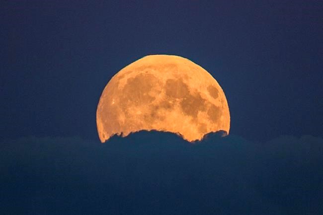 Stargazers in for double treat tonight; supermoon and total lunar eclipse