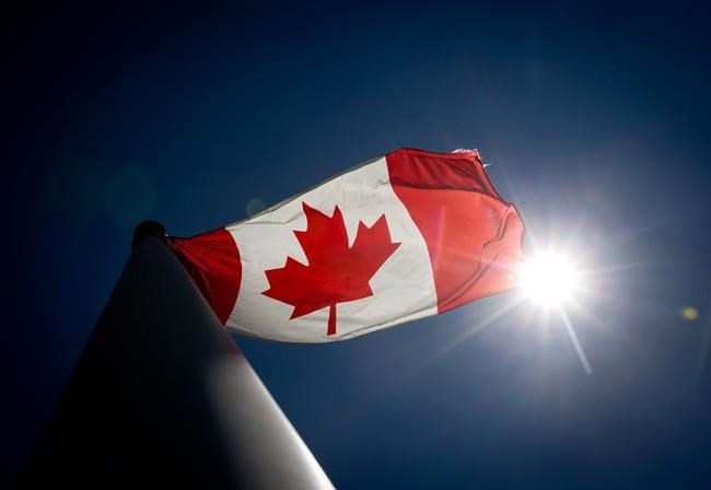 'Misunderstanding' led to Canadian flag being removed from Manitoba poll 